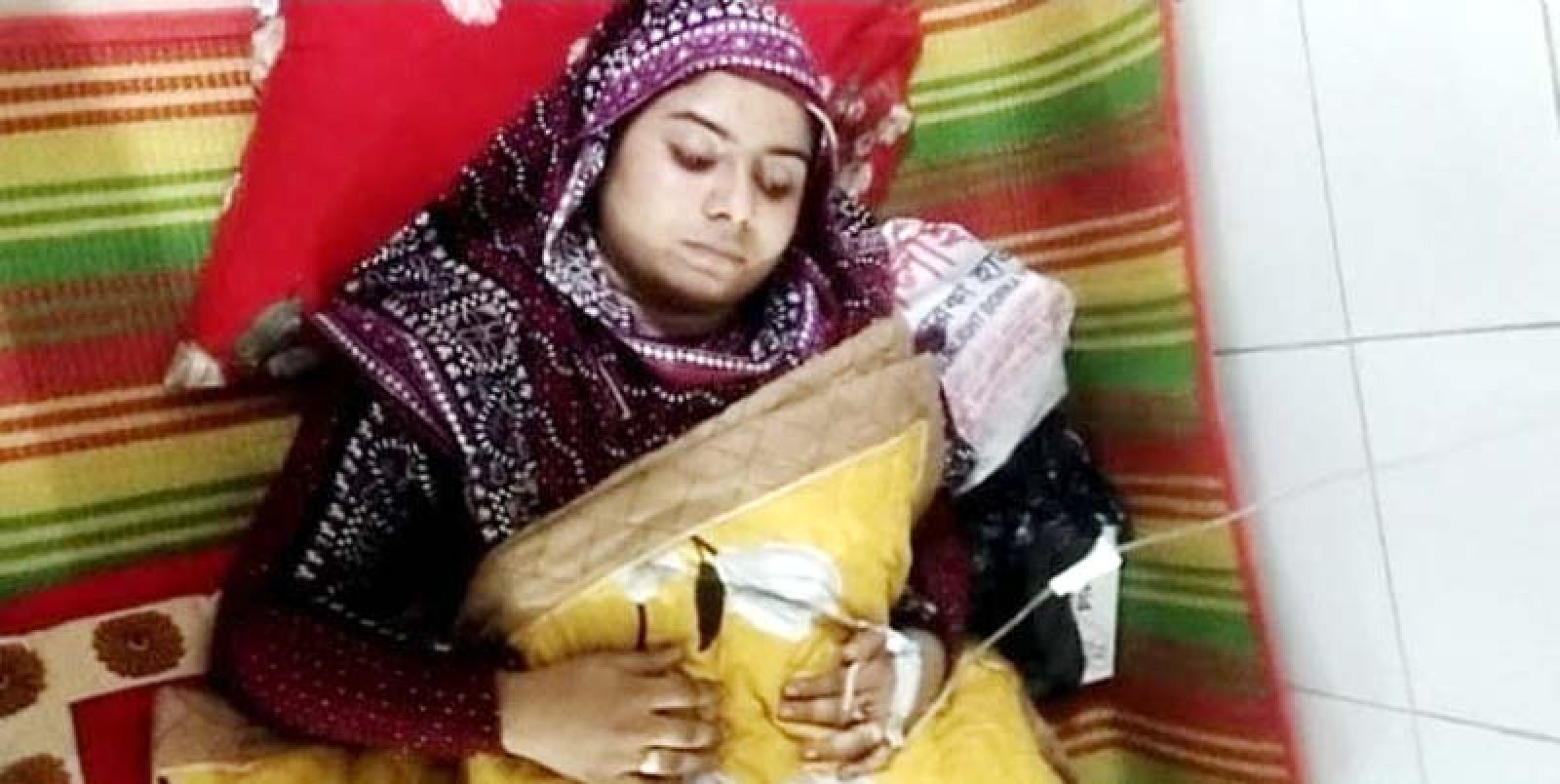 স্বামীর নির্যাতনে আহত গৃহবধূ  হাসপাতালে চিকিৎসাধীন থেকেও জীবনের নিরাপত্তা নিয়ে শঙ্কায়