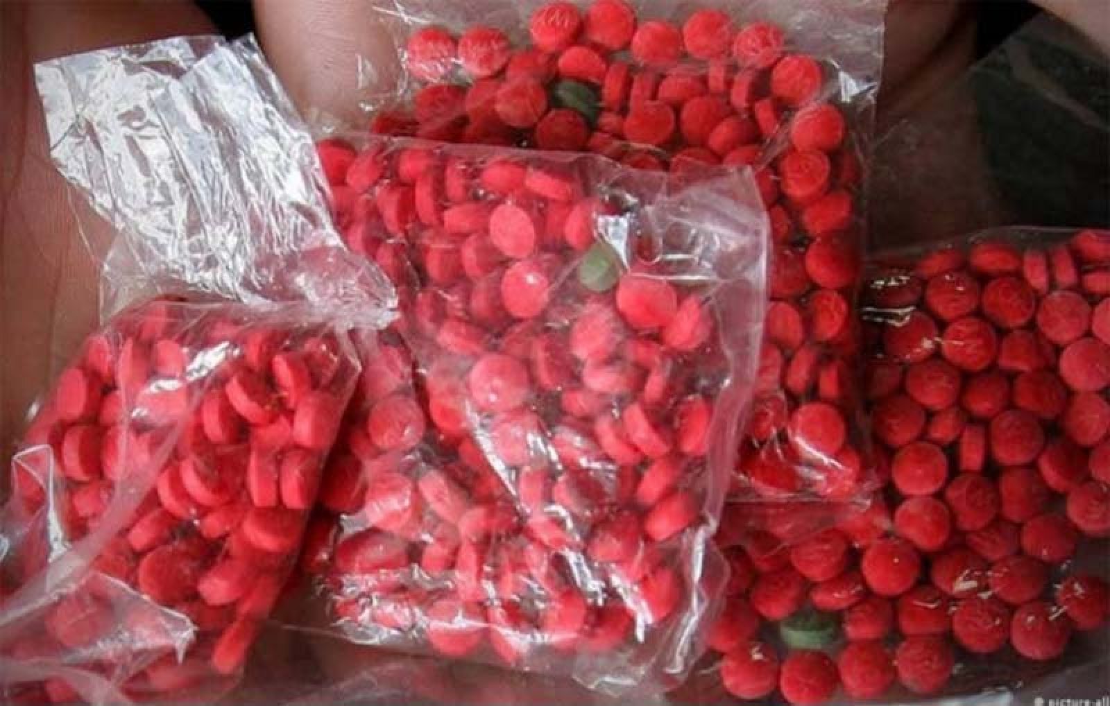 পবায় ১৫০ পিস ইয়াবাসহ দম্পতি আটক