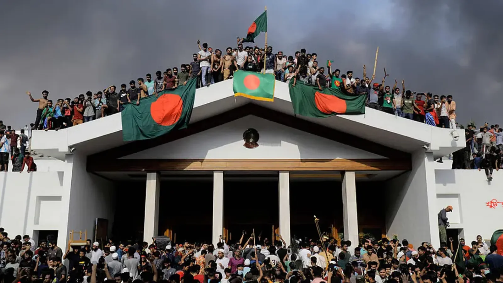 ৫ আগস্ট: যখন জনতা কারফিউ ভেঙে এগিয়ে গেল