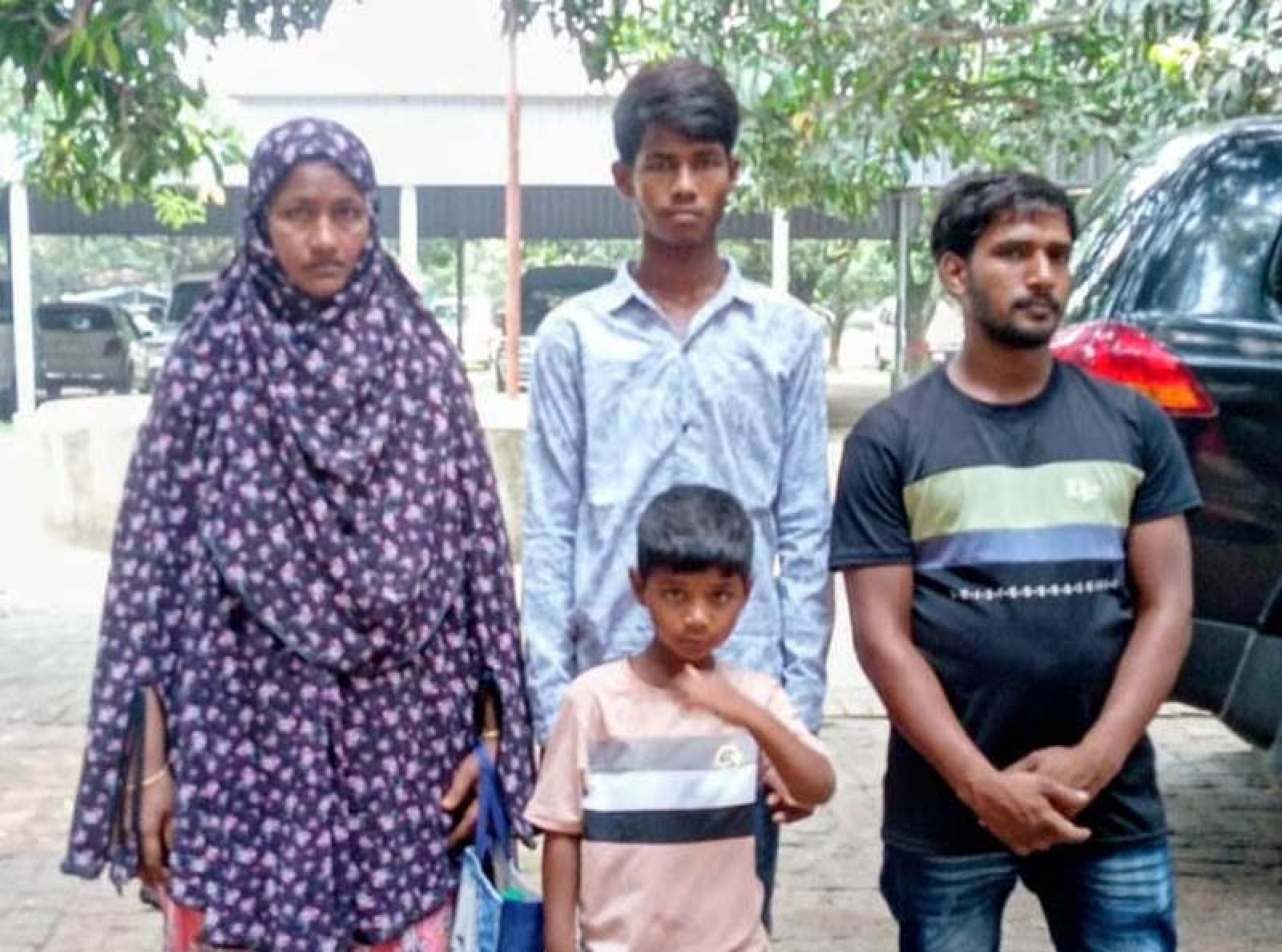 কুড়িগ্রাম সীমান্তে পুশইনের ১ বছর পর ৪ নাগরিককে চাঁপাই সীমান্ত দিয়ে ফেরত নিল ভারত