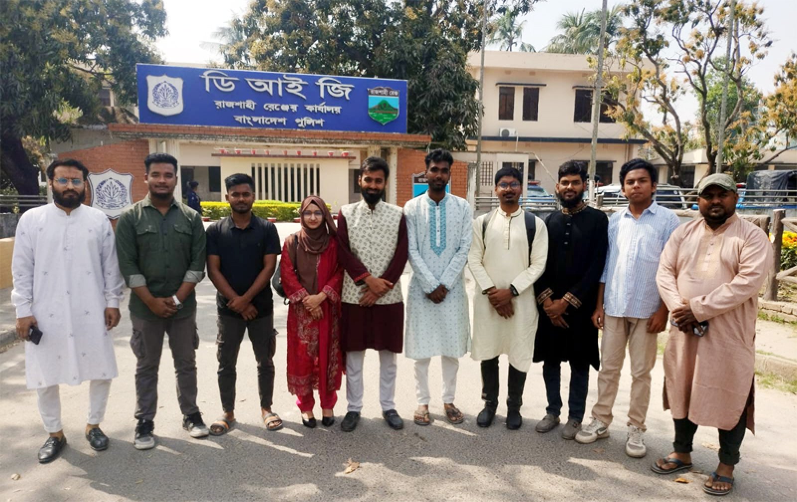 রাজশাহীতে ডিআইজির কাছে বৈষম্যবিরোধী ছাত্র আন্দোলনের স্মারকলিপি