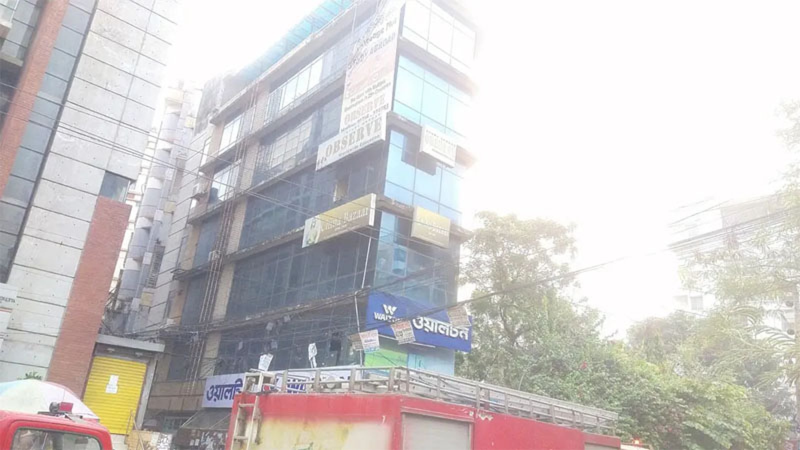 রাজধানীতে বহুতল ভবনে আগুন, ২ ইউনিট নিয়ন্ত্রণে