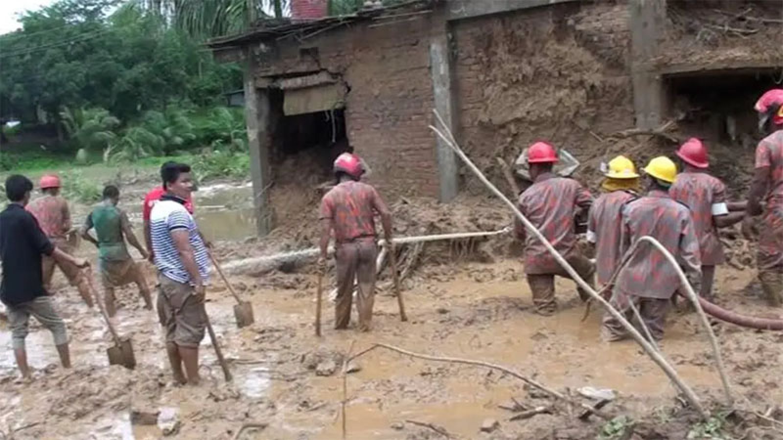 পাহাড়ধসে ১৩১ প্রাণহানি, ৯ বছর পরও রাঙামাটিতে থামেনি ঝুঁকিপূর্ণ বসতি