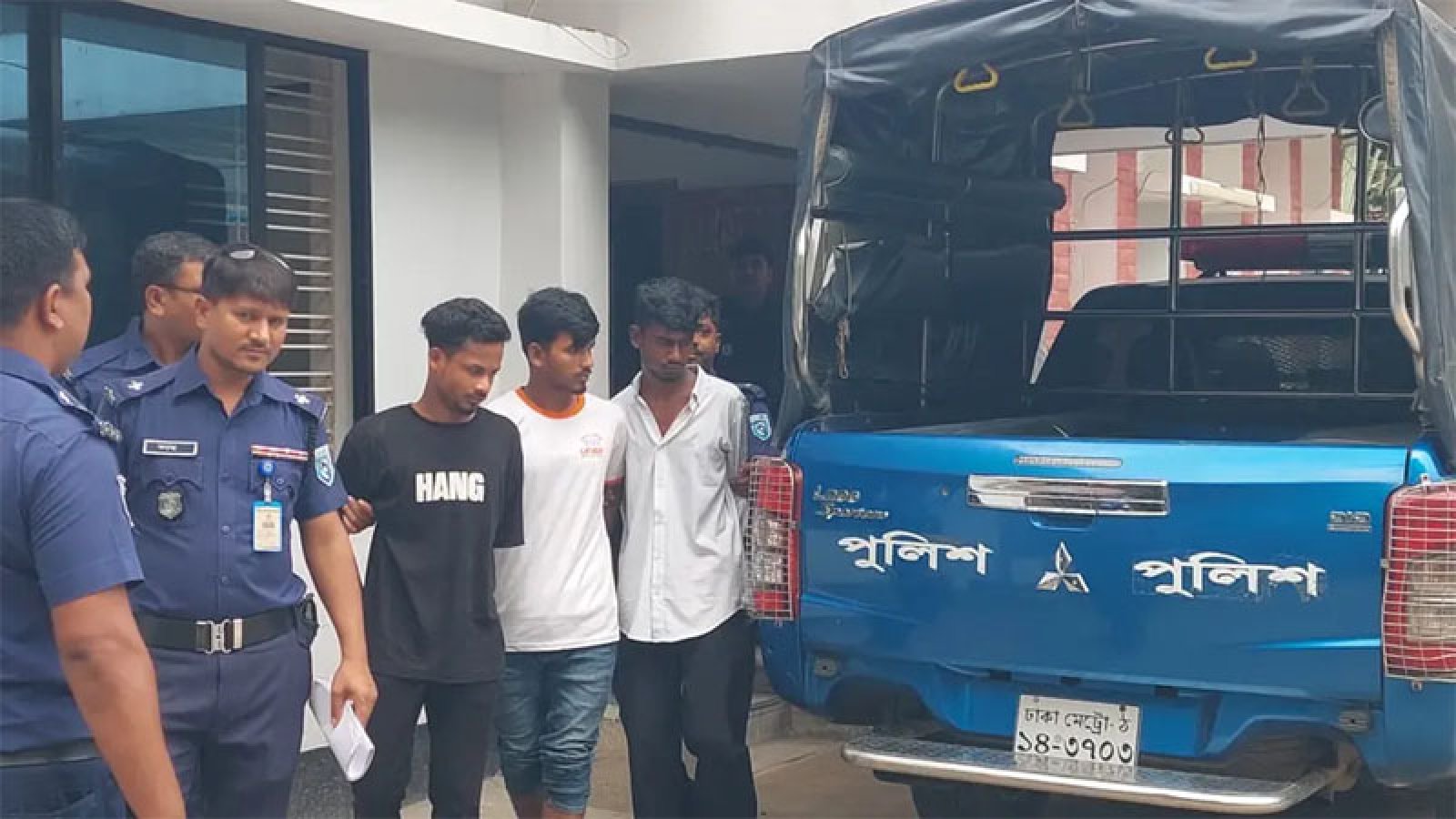 বন্ধুর সঙ্গে ঘুরতে গিয়ে সংঘবদ্ধ ধর্ষণের শিকার কিশোরী, গ্রেপ্তার ৩