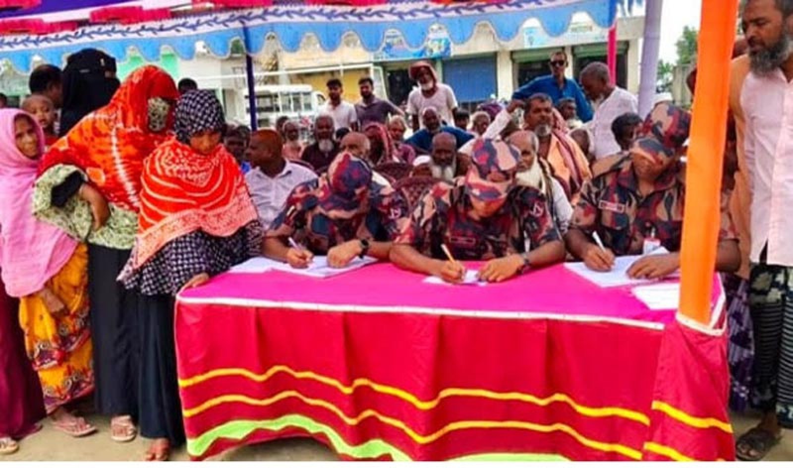 রাজশাহীর দূর্গম চরের ৭ শতাধিক মানুষকে বিজিবির বিনামূল্যে চিকিৎসা সেবা