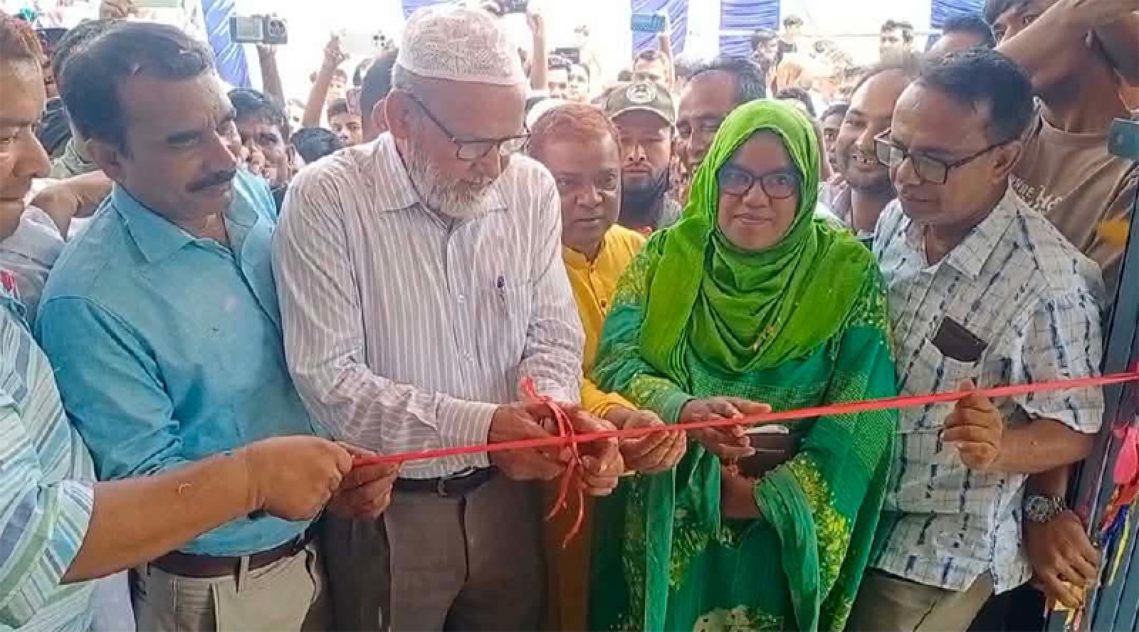 নিয়ামতপুরে বিদ্যালয়ের  একাডেমিক ভবনের  উদ্বোধন করেন এমপি মোস্তাফিজুর রহমান