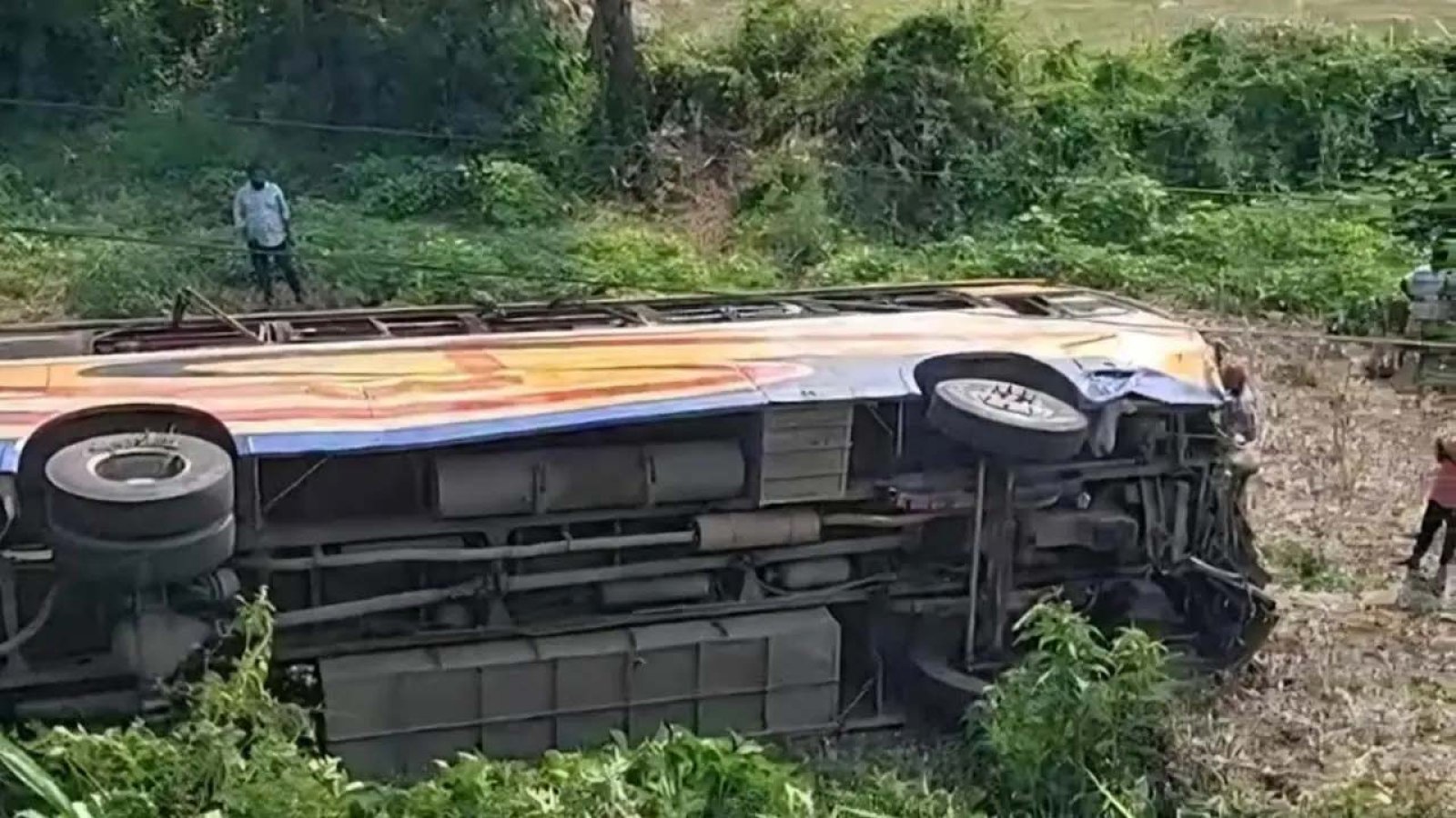 ভাঙ্গায় যাত্রীবাহী বাস খাদে, নিহত ২