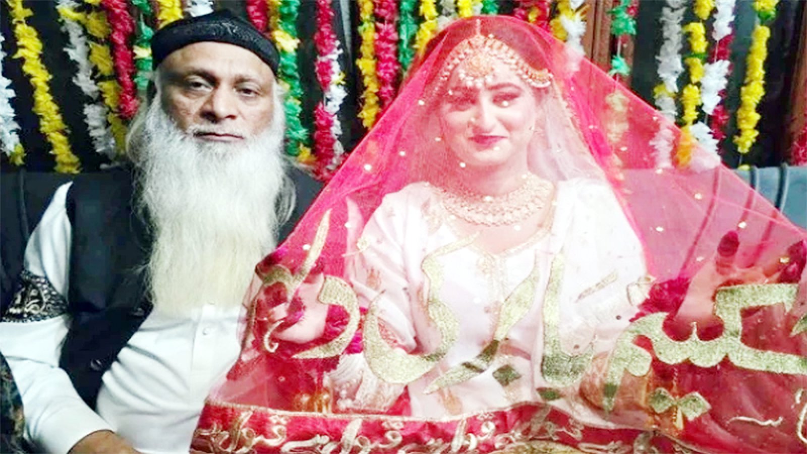 ভালোবেসে ৭০ বছরের বৃদ্ধকে বিয়ে করলেন তরুণী