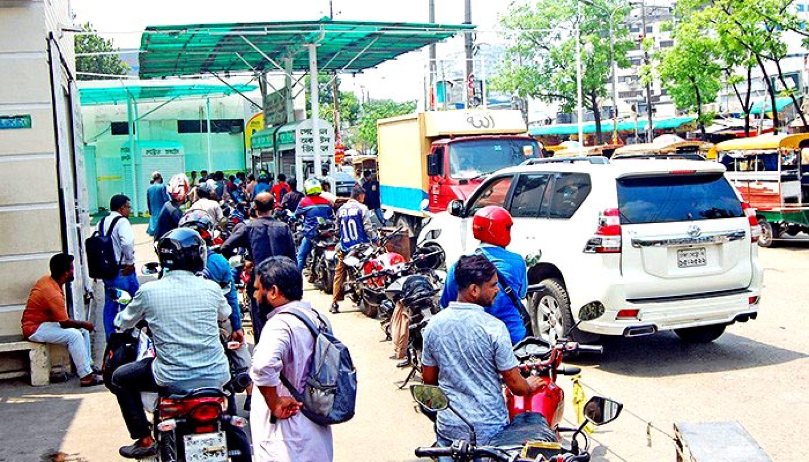 ইরান যুদ্ধের কারণে তেল-শূন্য হওয়ার ঝুঁকিতে বাংলাদেশ