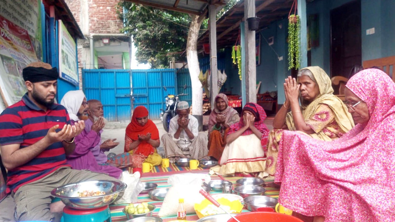 বগুড়ার বৃদ্ধাশ্রমে ইফতার আসে॥ কিন্তু সন্তানেরা আসে না
