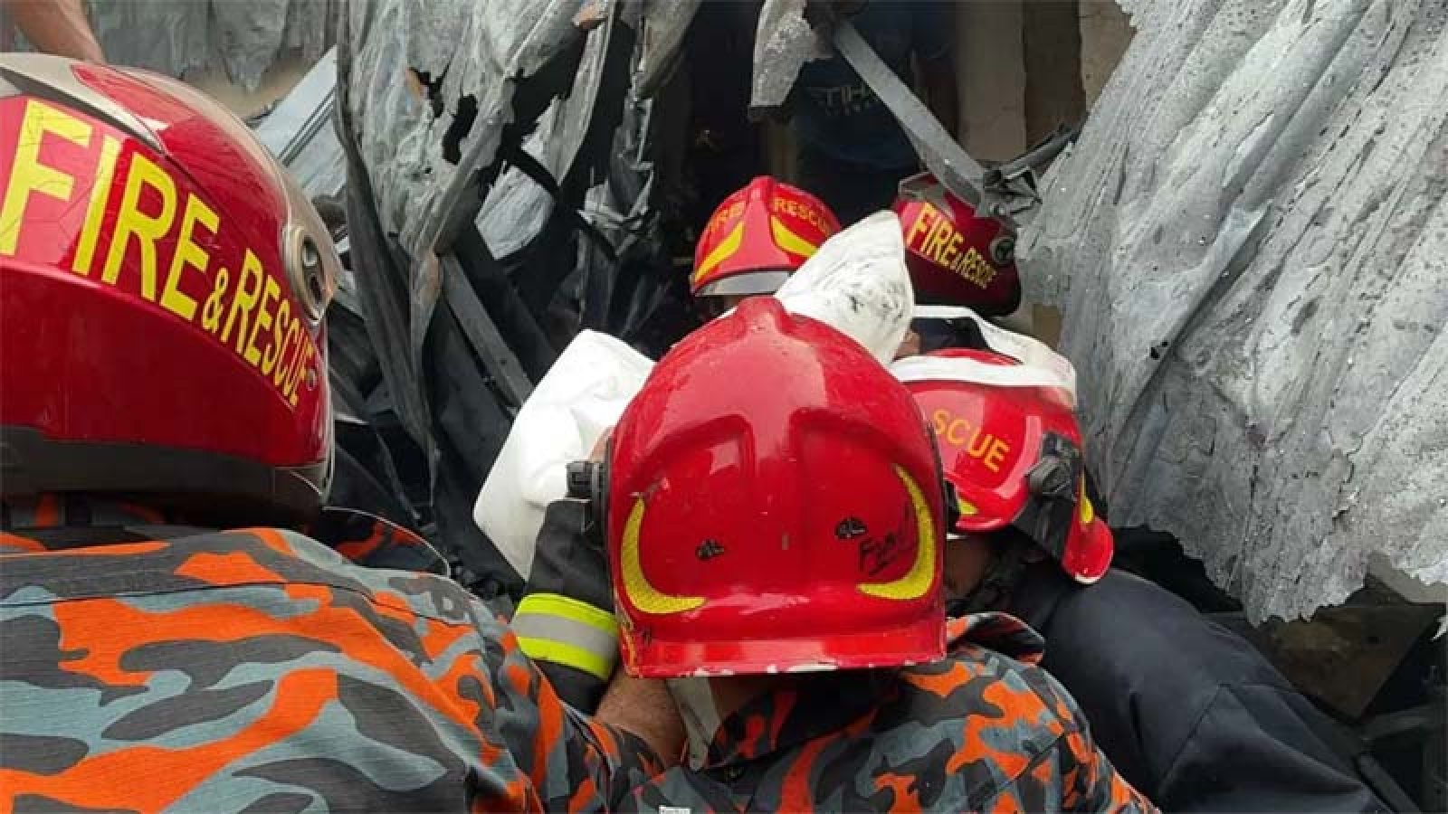 কদমতলীতে কারখানায় আগুন : ৫ মরদেহ উদ্ধার