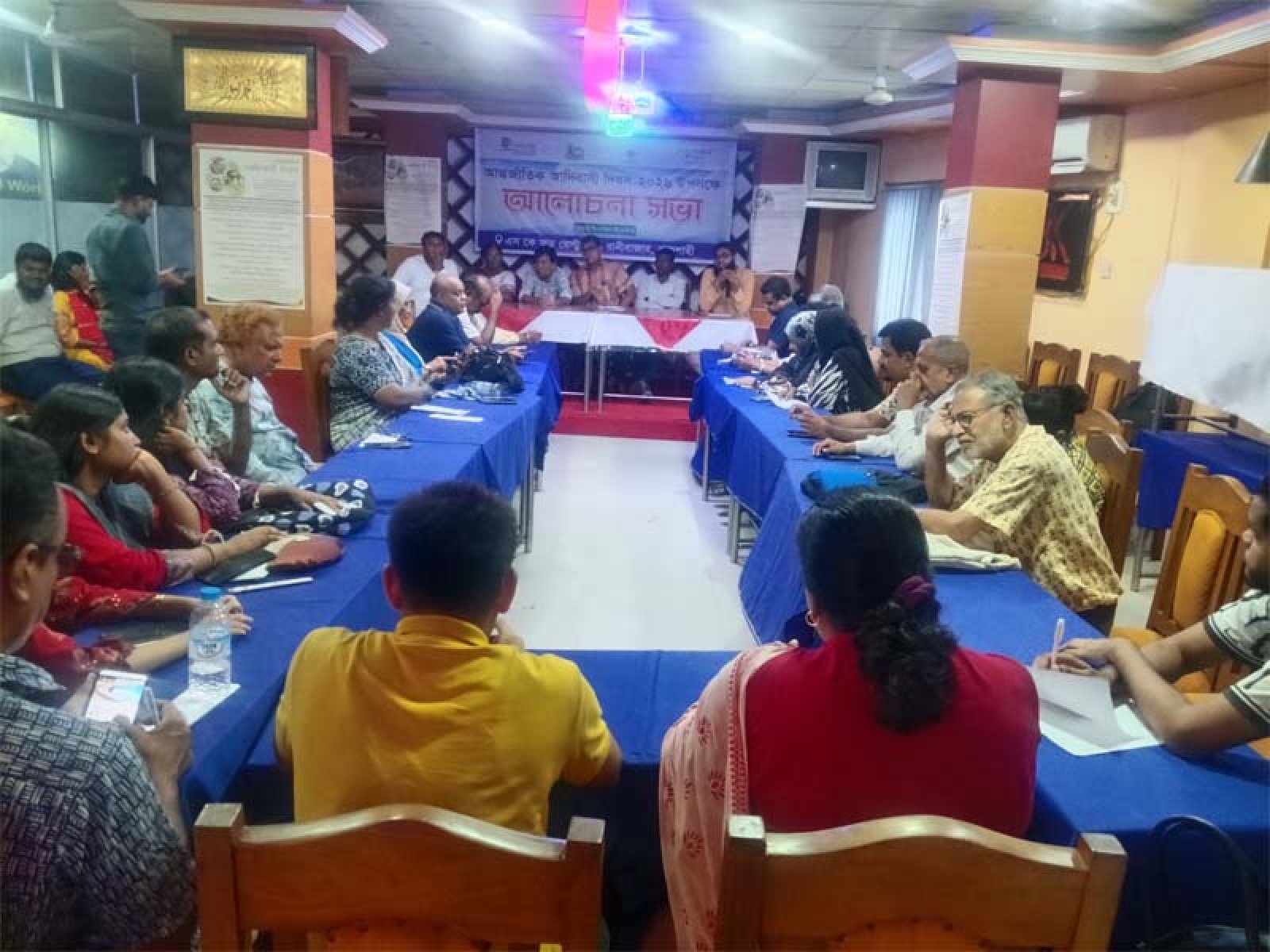 আদিবাসীদের অধিকার ও মূলস্রোতে অন্তর্ভুক্তির দাবিতে  আলোচনা সভা অনুষ্ঠিত
