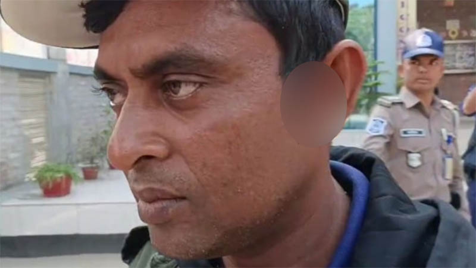 ভোটকেন্দ্রে ককটেল বিস্ফোরণ, আনসারসহ আহত ৩