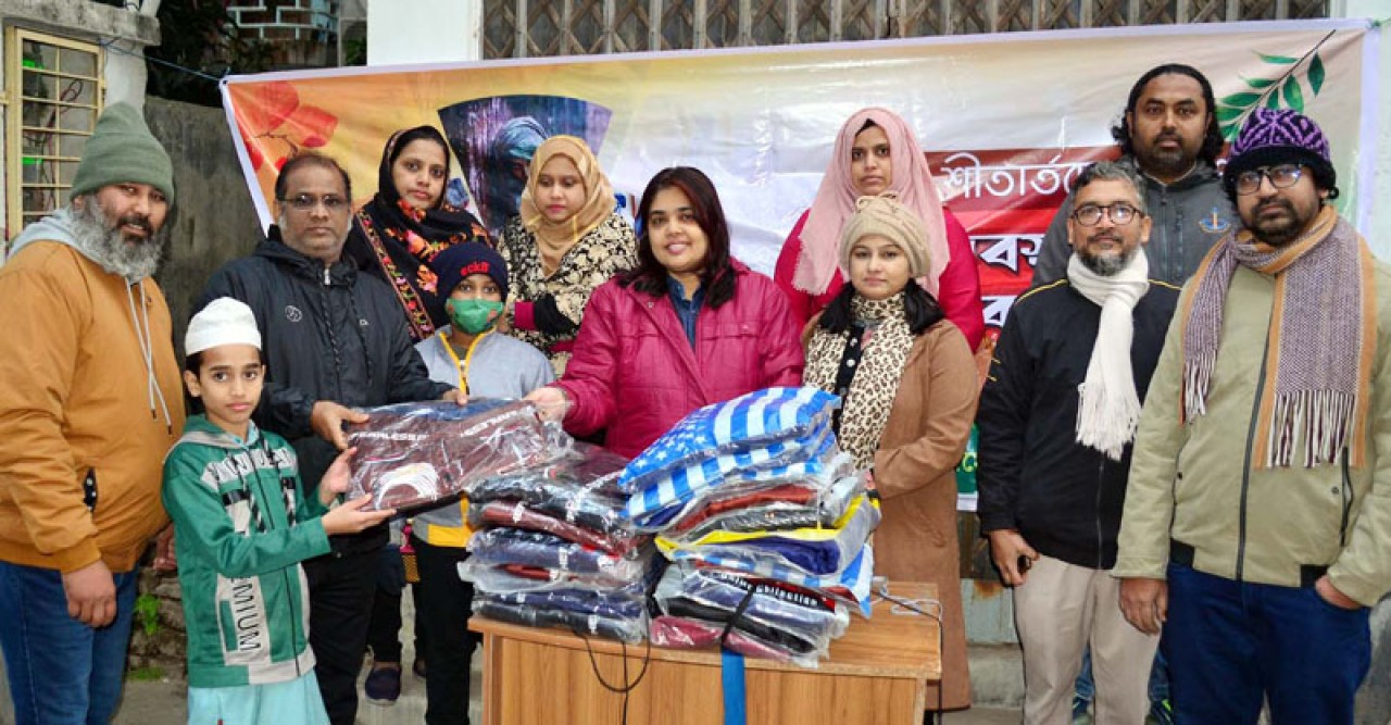 রাজশাহী নগরীতে সুবিধা বঞ্চিত শিশুদের মাঝে শীত বস্ত্র বিতরণ