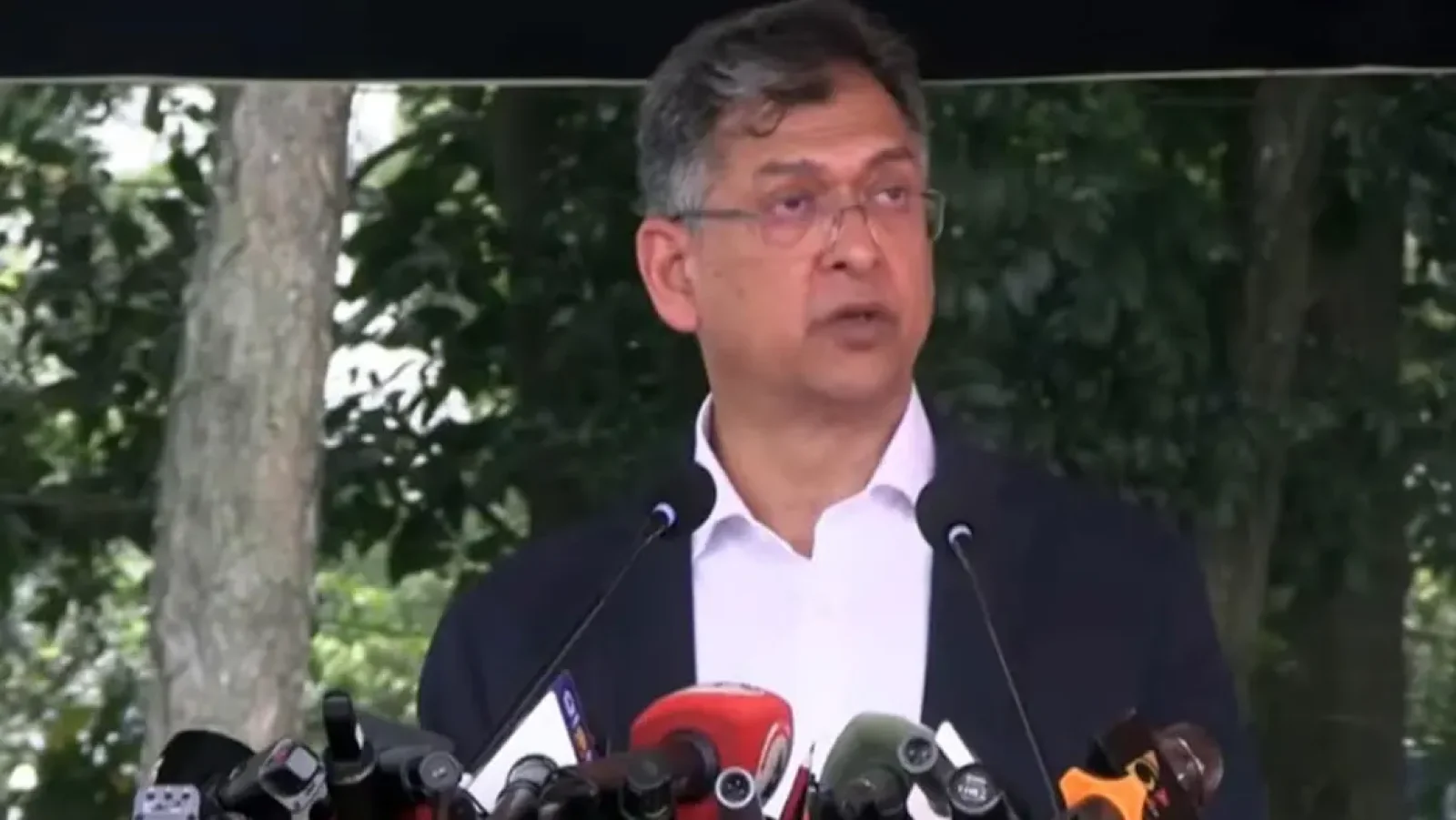 পুলিশ কোনো বিশেষ দলের বা গোষ্ঠীর লাঠিয়াল বাহিনী নয়