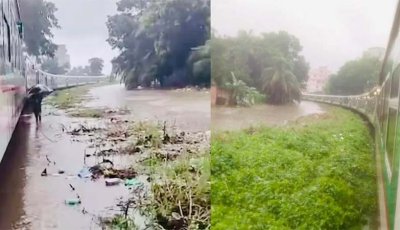 পানির নিচে রেললাইন  , আটকে আছে ‘পর্যটক এক্সপ্রেস’