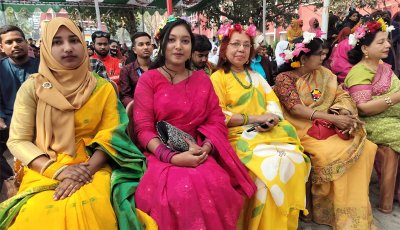 রঙে রঙে বসন্ত বরণে মুখর রাজশাহী কলেজ