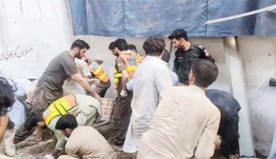 পাকিস্তানে স্কুলের ছাদ ধসে অন্তত ১৭ শিক্ষার্থীর মৃত্যু