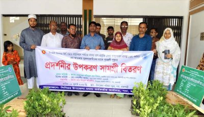 পবার গৃহস্থলী পুকুরে নতুন স্বপ্ন, উপকরণ পেয়ে আবেগাপ্লুত মৎস্যচাষিরা