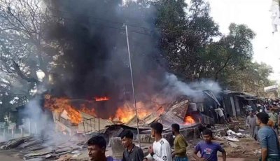হাতিয়ায় তেলের দোকানে ভয়াবহ আগুন