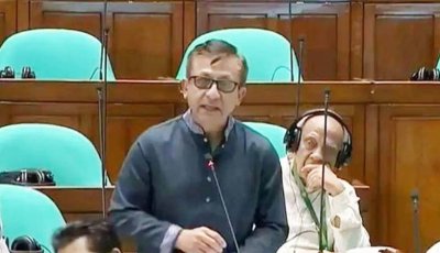 তিন বছরে চার শতাধিক গার্মেন্টস কারখানা বন্ধ হয়েছে : সংসদে বাণিজ্যমন্ত্রী