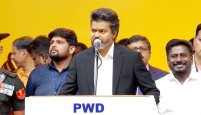মুখ্যমন্ত্রী হিসেবে শপথ নিলেন বিজয়