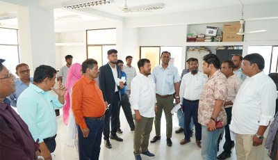 কর্মকর্তা-কর্মচারীদের সাথে রাসিক প্রশাসকের ঈদ শুভেচ্ছা বিনিময়