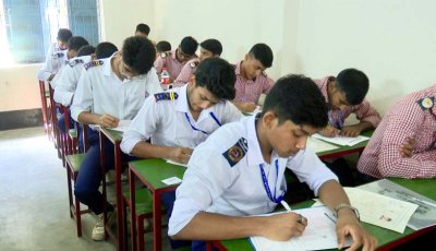 রাজশাহীতে উৎসবমুখর পরিবেশে এইচএসসি পরীক্ষা শুরু