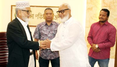 ঈদের শুভেচ্ছা বিনিময় করেন জেলা পরিষদ প্রশাসক