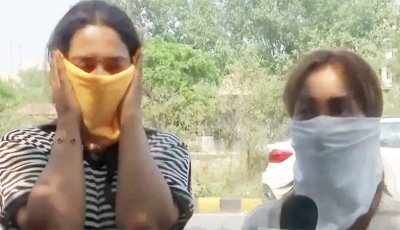 দিল্লিতে দুই নারীকে হেনস্তা-ছিঁড়ে ফেলল পোশাক