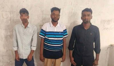 রাজশাহীতে প্রাইভেটকারে মাদক বহন: ১৪৬ বোতল ফেন্সিডিলসহ গ্রেফতার ৩