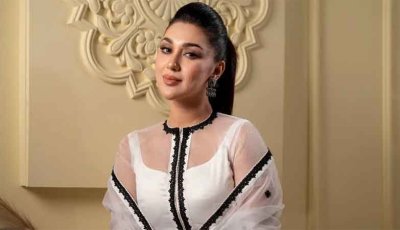 সাদা পোশাকে মুগ্ধতা ছড়ালেন অপু বিশ্বাস
