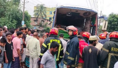 এরুলিয়ায় বাসচাপায় ৬ জন শ্রমিক নিহত