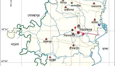নিয়ামতপুরে বিয়ের দাবিতে প্রেমিকের বাড়িতে  ৩ সন্তানের জননীর অবস্থান