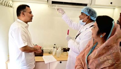 নিরাপদ খাদ্য পরীক্ষার ভ্রাম্যমাণ ল্যাব পরিদর্শন করলেন