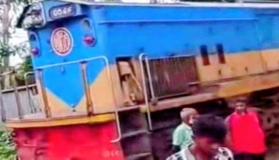 মুখোমুখি সংঘর্ষ থেকে রক্ষাপেলো দুই ট্রেন, আতঙ্কে লাফিয়ে পড়ে ৪ যাত্রী আহত