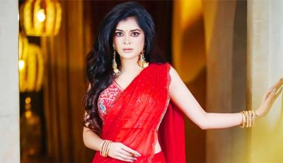 একই জায়গায় আটকে থাকতে চাই না : অভিনেত্রী  মধুমিতা