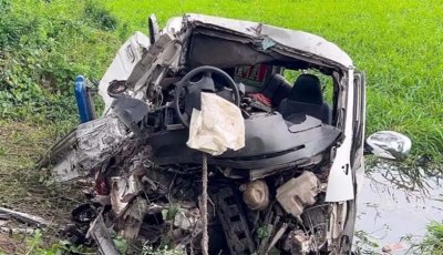 ট্রাক-অ্যাম্বুলেন্সের মুখোমুখি সংঘর্ষ, আহত ৮