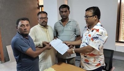 ১১ দফা দাবি বাস্তবায়নের দাবিতে রিকশা-অটোভ্যান চালকদের স্মারকলিপি প্রদান