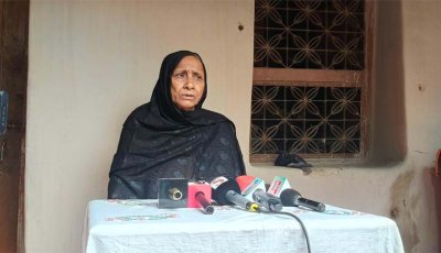 নিয়ামতপুরে ছেলের বিরুদ্ধে মায়ের গলায় ছুরি ধরে হত্যা চেষ্টার  অভিযোগ
