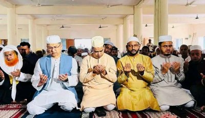 কক্সবাজার নিজ গ্রামের মসজিদে ঈদের নামাজ আদায় করলেন স্বরাষ্ট্রমন্ত্রী