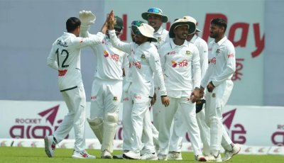ব্যাটে-বলে দ্বিতীয় দিন বাংলাদেশের