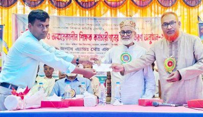 রাজশাহী তানোর উপজেলায় অবসরকালীন  শিক্ষক-কর্মচারীগনের মাঝে চেক বিতরণ