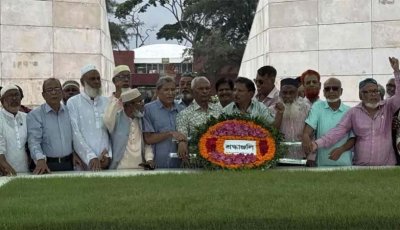 জিয়াউর রহমান ও খালেদা জিয়ার সমাধিতে মুক্তিযোদ্ধা দলের শ্রদ্ধা