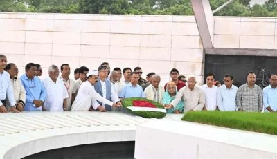 জিয়াউর রহমান ও খালেদা জিয়ার সমাধিতে প্রধানমন্ত্রীর শ্রদ্ধা