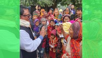 নওগাঁ -১ আসনে নৌকার বিজয় সুনিশ্চিত করতে গণসংযোগে ব্যস্ত সাধন চন্দ্র মজুমদার