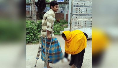 বদলগাছীতে মানবিক দৃশ্য, নাড়া দিলো সবার হৃদয়
