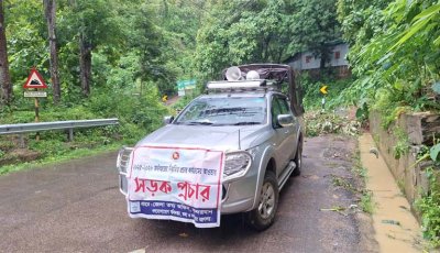 বান্দরবানে টানা বৃষ্টি, পাহাড় ধসের শঙ্কায় নিরাপদে সরে যেতে মাইকিং