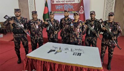 চাঁপাইনবাবগঞ্জ ৫৩ বিজিবি কর্তৃক অস্ত্র ও গোলাবারুদ জব্দ