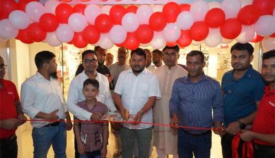 থিম ওমর প্লাজায় বাটার নতুন শো-রুমের উদ্বোধন করলেন রাসিক প্রশাসক